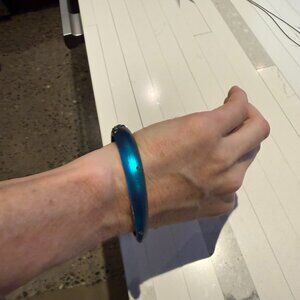 Alexis Bittar Lucite Skinny Bangle – Blue with Crystals